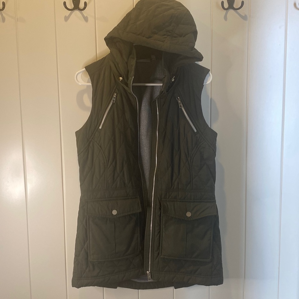 Athleta vest with removable hood